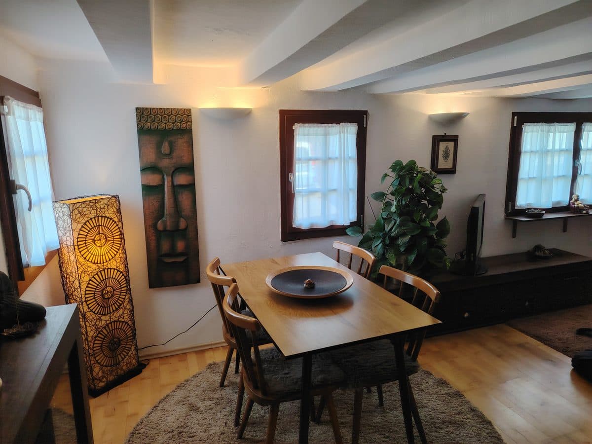 Essbereich mit historischer Balkenbauweise